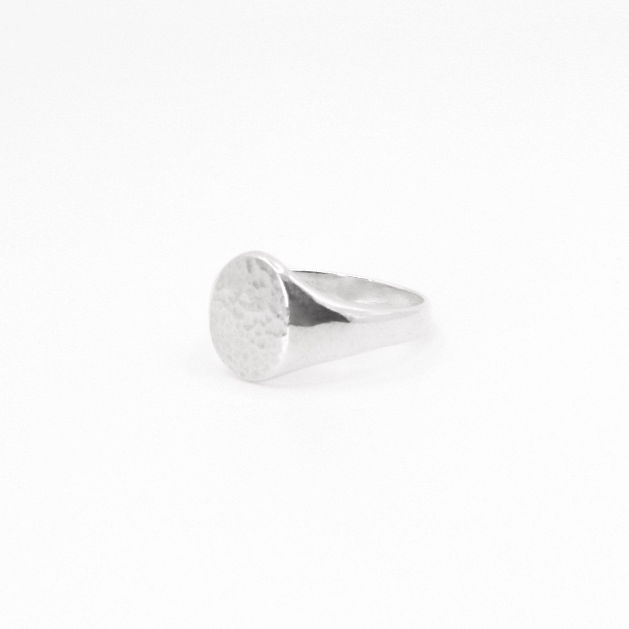 Hammered Oval Signet - ANTARES - Ring