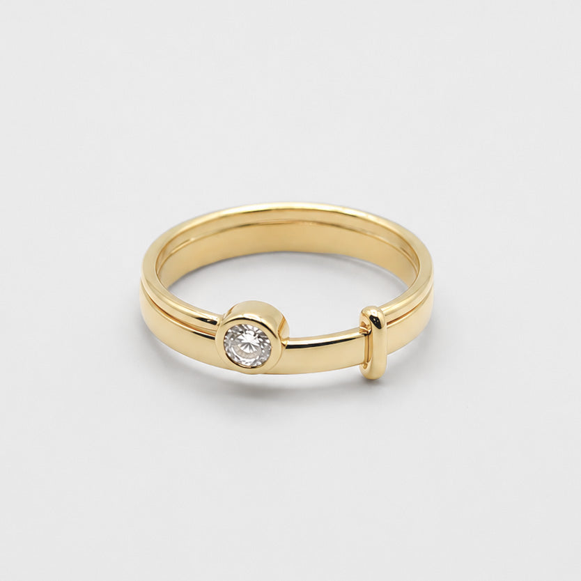Cove ring in solid 9ct gold, single stone set into an open bar, front view