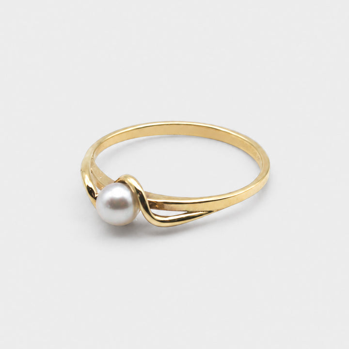 Pearla 9ct gold pearl ring at a slight angle, showing the bypass band