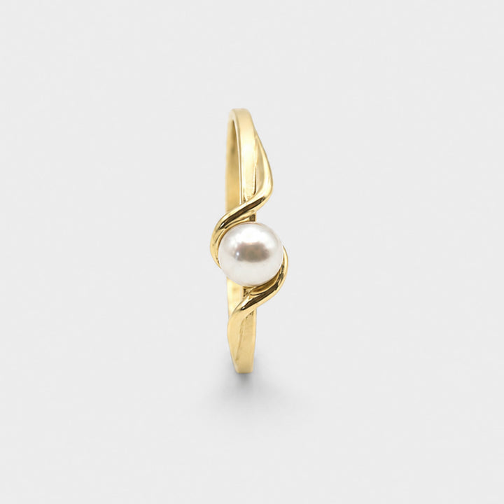 Pearla ring in solid 9ct gold with a single white pearl in a soft swirl setting, front view